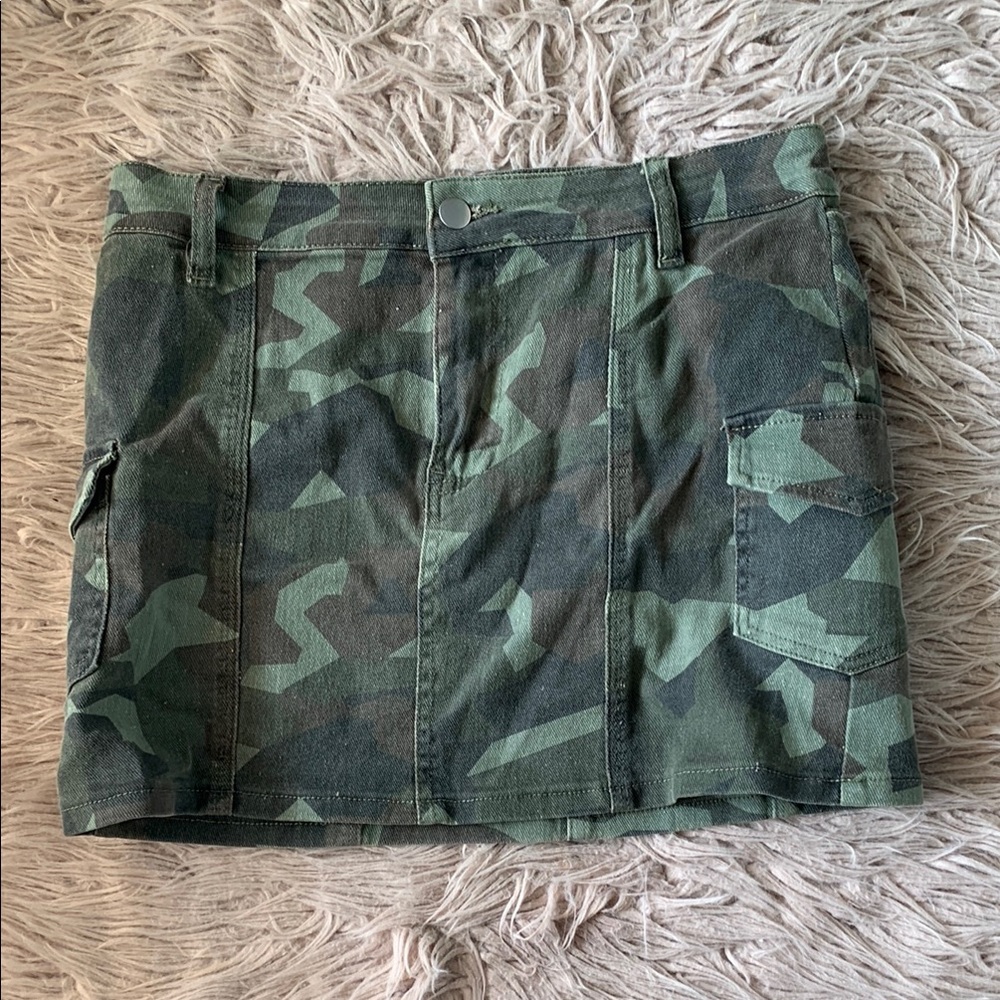 Windsor Women’s Camouflage Mini Pencil Skirt